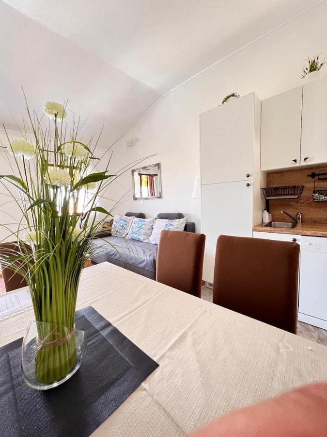 Apartments Valentinovo Klenovica Bagian luar foto