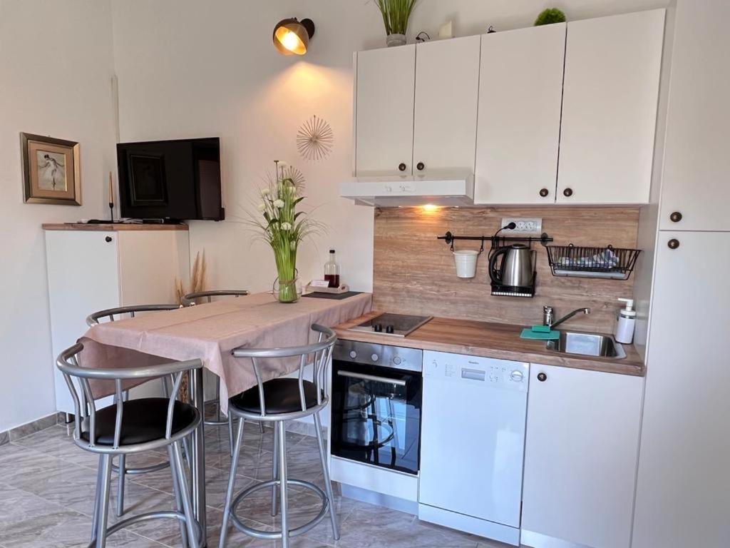 Apartments Valentinovo Klenovica Bagian luar foto